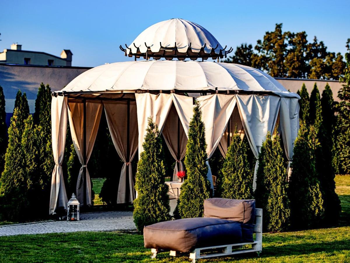 Hotel Feniks Gniezno Exterior foto