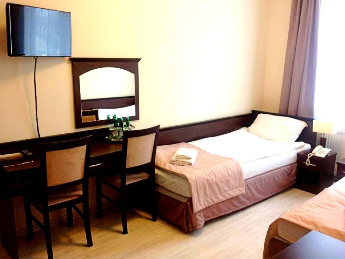 Hotel Feniks Gniezno Exterior foto