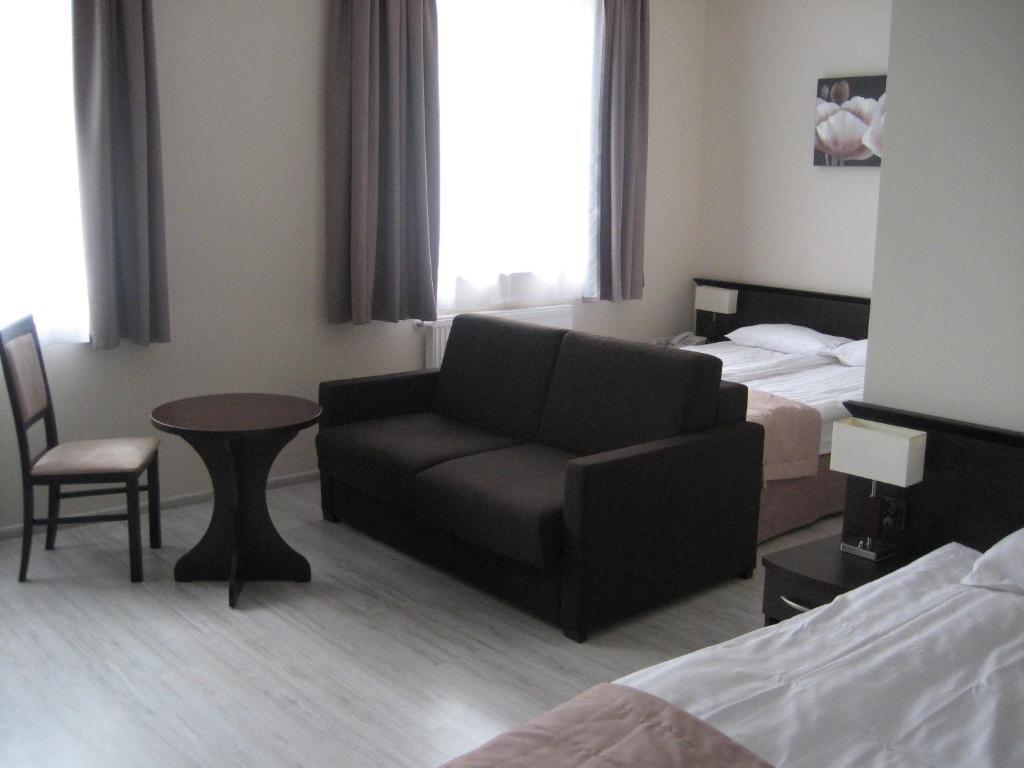 Hotel Feniks Gniezno Quarto foto